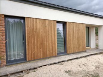 Niwy elewacja deska thermo sosna stara cegła elewacja drewniana HJ Latzke