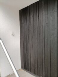 elewacja drewniana wentylowana czarna deska opalana stolarz HJ Latzke