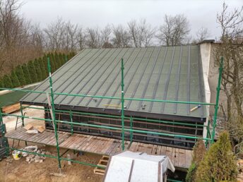 garaż drewniany konstrukcja budowa izolacja Latzke stolarz cieśla