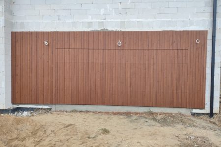 brama garażowa fasadowa w elewacji brama garażowa elewacja drewniana Pracownia Stolarska Latzke