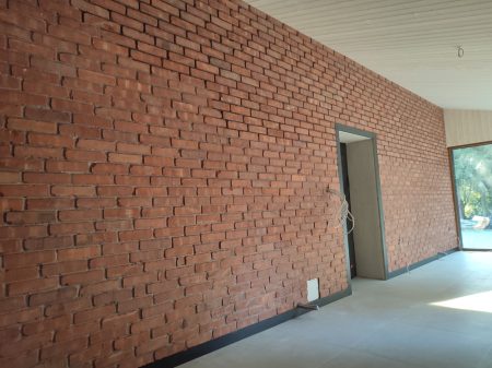 dom drewniany stary 200-letni remont modernizacja ogród zimowy cegła na ścianie