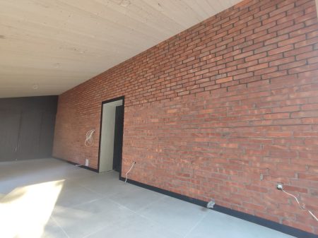 dom drewniany stary 200-letni remont modernizacja ogród zimowy cegła na ścianie