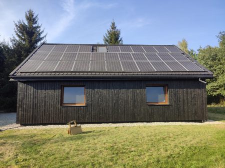 dom drewniany stary 200-letni remont modernizacja elewacja drewniana czarna deska opalana Pracownia Stolarska Latzke