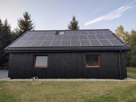 dom drewniany stary 200-letni remont modernizacja elewacja drewniana czarna deska opalana Pracownia Stolarska Latzke