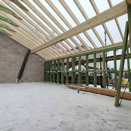 Budowa przestronnego garażu o drewnianej konstrukcji. garaż drewniany konstrukcja budowa HJ Latzke stolarz