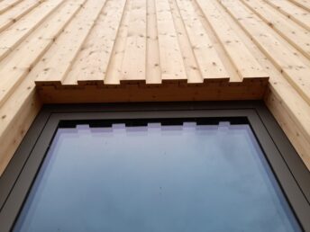 elewacja drewniana domu naturalny świerk Latzke cieśla stolarz