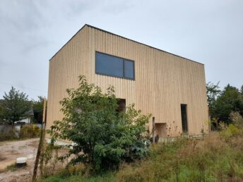 elewacja drewniana domu naturalny świerk Latzke cieśla stolarz