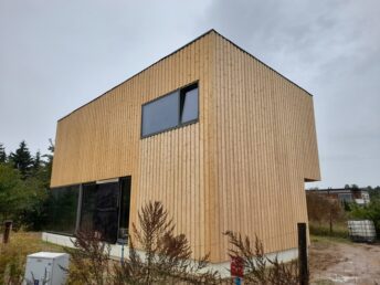 elewacja drewniana domu naturalny świerk Latzke cieśla stolarz