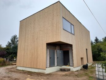 elewacja drewniana domu naturalny świerk Latzke cieśla stolarz