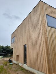 elewacja drewniana domu naturalny świerk Latzke cieśla stolarz