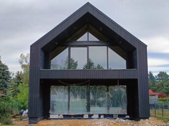 Elewacja drewniana wentylowana Boszkowo Włoszakowice deska palona dom stodoła