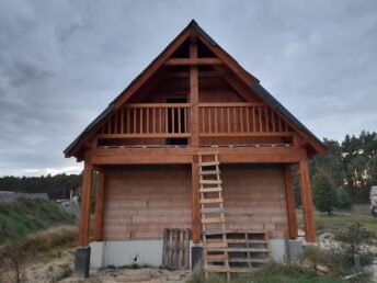 elewacja drewniana malowana drewno świerkowe deski Latzke stolarz cieśla