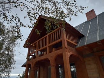 elewacja drewniana malowana drewno świerkowe deski Latzke stolarz cieśla