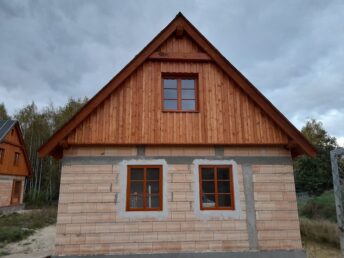 elewacja drewniana malowana drewno świerkowe deski Latzke stolarz cieśla