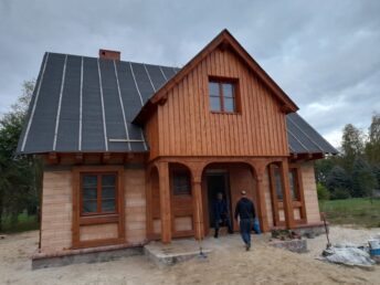 elewacja drewniana malowana drewno świerkowe deski Latzke stolarz cieśla