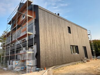 elewacja drewniana deska elewacyjna palona czarna Latzke stolarz cieśla