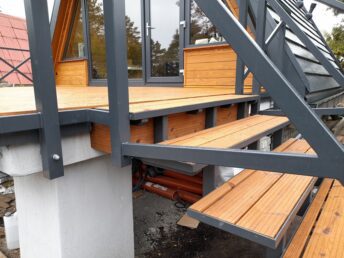 taras drewniany schody drewniane zewnętrzne thermo sosna Latzke stolarz cieśla