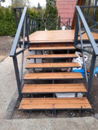 taras drewniany schody drewniane zewnętrzne thermo sosna Latzke stolarz cieśla