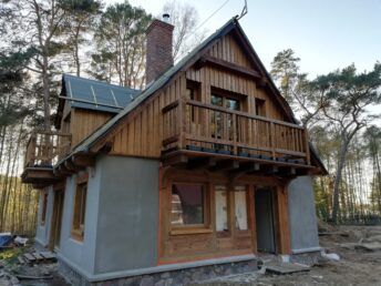 Swory balustrada elewacja drewniana dom HJ Latzke stolarz cieśla firma budowlana