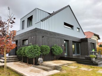 elewacja drewniana deska opalana fabrycznie modrzew syberyski mocno szczotkowany Pracownia Stolarska Latzke