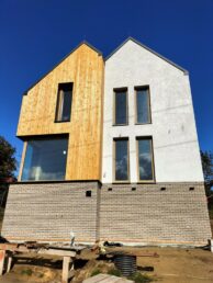 elewacja drewniana modrzew syberyjski cegła ręcznie formowana styropian struktura mika oikos Pracownia Stolarska Laztke