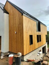 elewacja drewniana modrzew syberyjski cegła ręcznie formowana styropian struktura mika oikos Pracownia Stolarska Laztke