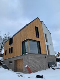 elewacja drewniana modrzew syberyjski cegła ręcznie formowana styropian struktura mika oikos Pracownia Stolarska Laztke