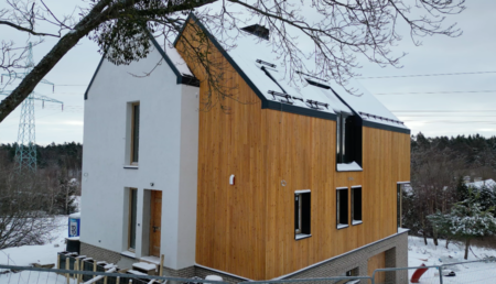 elewacja drewniana modrzew syberyjski cegła ręcznie formowana styropian struktura mika oikos Pracownia Stolarska Laztke