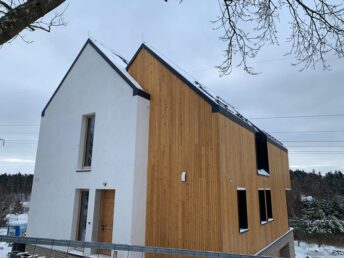 elewacja drewniana modrzew syberyjski cegła ręcznie formowana styropian struktura mika oikos Pracownia Stolarska Laztke