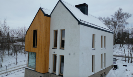 elewacja drewniana modrzew syberyjski cegła ręcznie formowana styropian struktura mika oikos Pracownia Stolarska Laztke