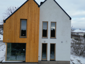 elewacja drewniana modrzew syberyjski cegła ręcznie formowana styropian struktura mika oikos Pracownia Stolarska Laztke