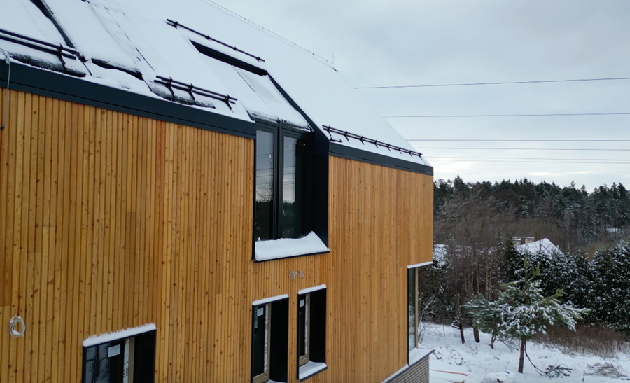 elewacja drewniana modrzew syberyjski cegła ręcznie formowana styropian struktura mika oikos Pracownia Stolarska Laztke