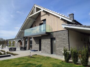 elewacja drewniana deska modrzew cegła licówka Pracownia Stolarska Latzke