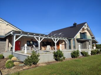 elewacja drewniana deska modrzew cegła licówka Pracownia Stolarska Latzke