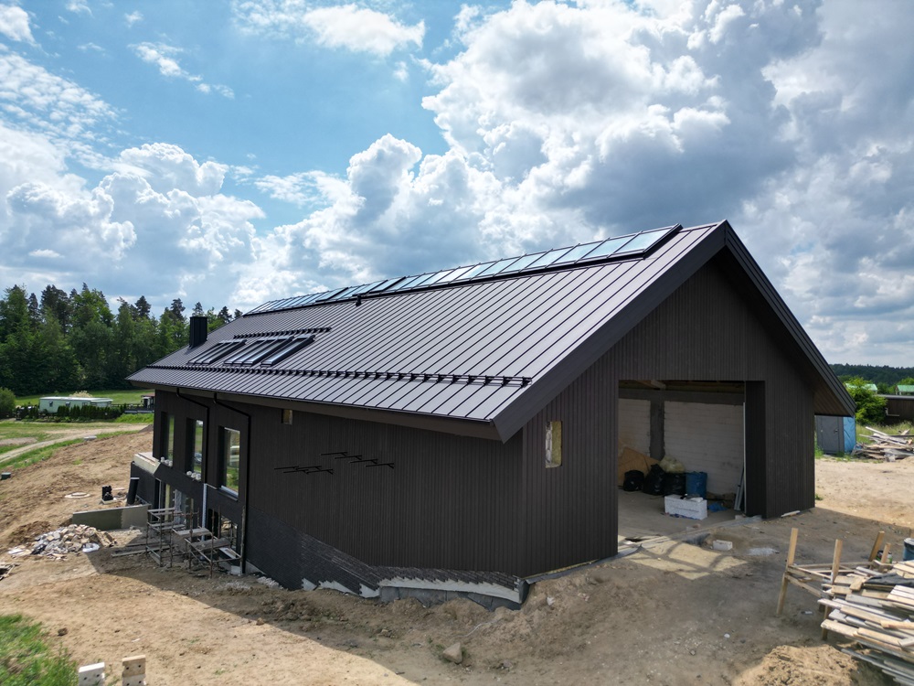 elewacja drewniana deska opalana podbitka dachowa czarna elewacja Pracownia Stolarska Latzke