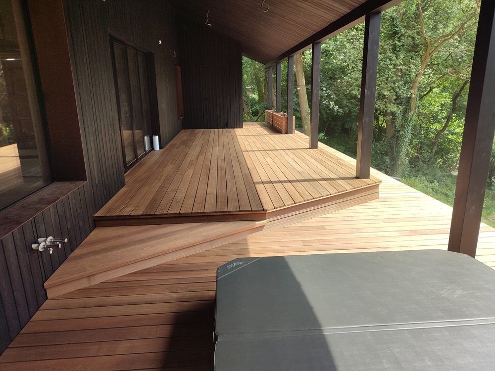 taras drewniany deska Thermo jesion elewacja drewniana opalana dom jednorodzinny Pracownia Stolarska Latzke