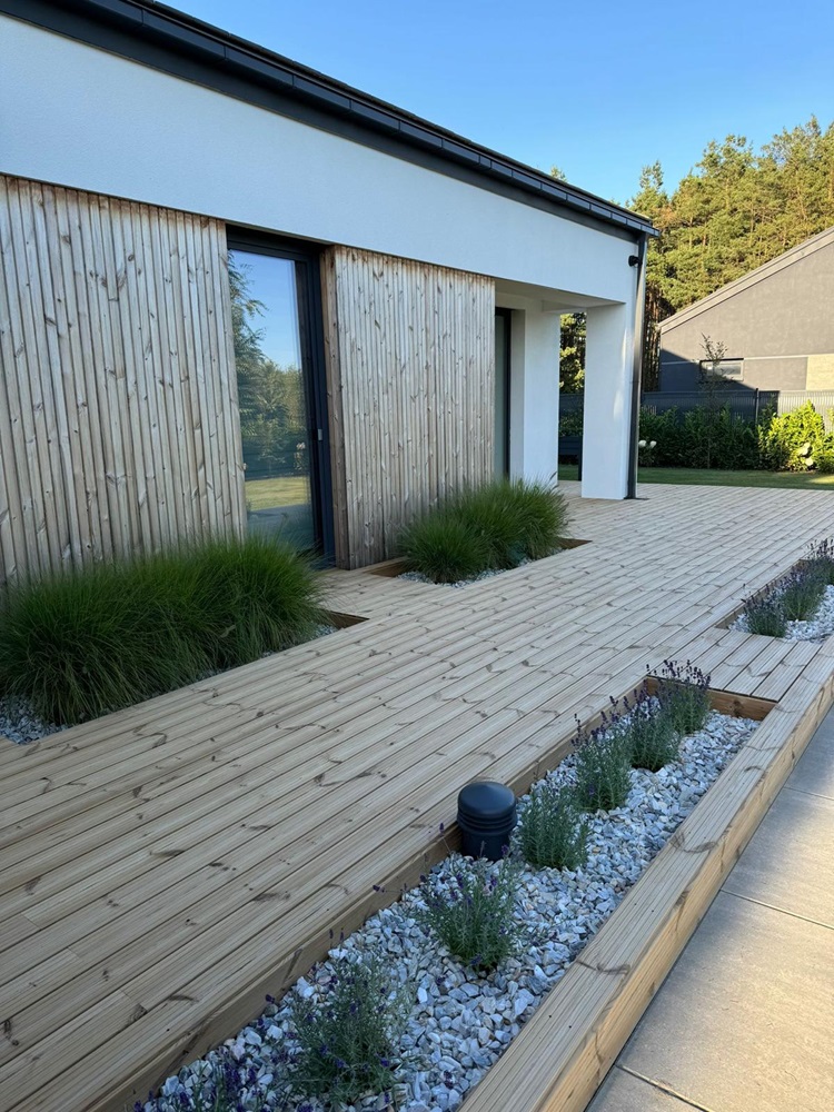 taras drewniany deska tarasowa thermo sosna elewacja drewno + cegła elewacja thermo sosna