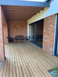 taras drewniany deska tarasowa thermo sosna elewacja drewno + cegła elewacja thermo sosna