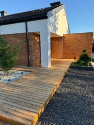 taras drewniany deska tarasowa thermo sosna elewacja drewno + cegła elewacja thermo sosna