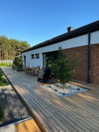 taras drewniany deska tarasowa thermo sosna elewacja drewno + cegła elewacja thermo sosna