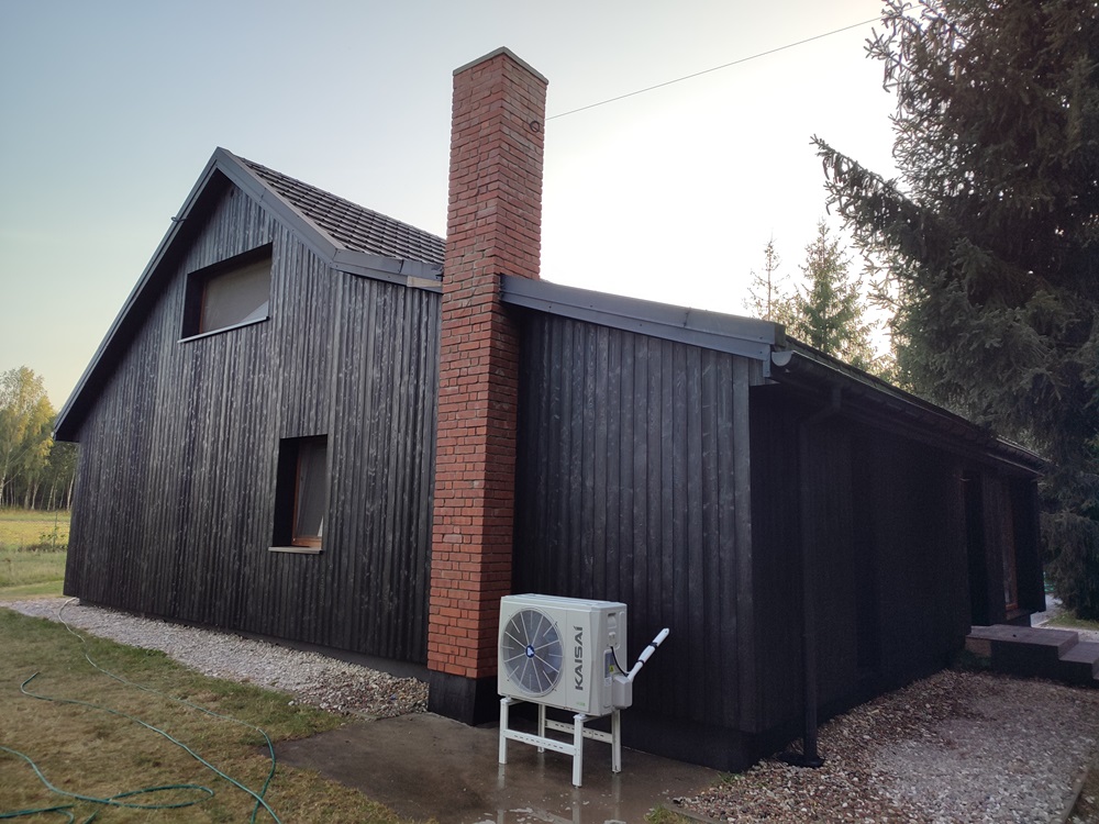 dom drewniany stary 200-letni remont modernizacja elewacja drewniana czarna deska opalana Pracownia Stolarska Latzke