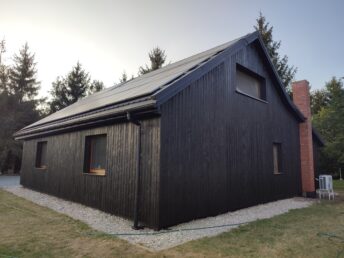 dom drewniany stary 200-letni remont modernizacja elewacja drewniana czarna deska opalana Pracownia Stolarska Latzke