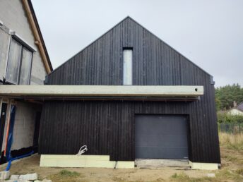 elewacja drewniana garaż deska elewacyjna palona czarna Pracownia Stolarska Latzke