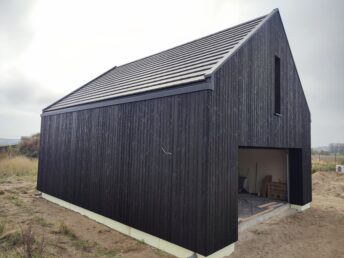 elewacja drewniana garaż deska elewacyjna palona czarna Pracownia Stolarska Latzke