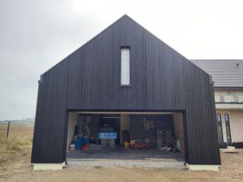 elewacja drewniana garaż deska elewacyjna palona czarna Pracownia Stolarska Latzke