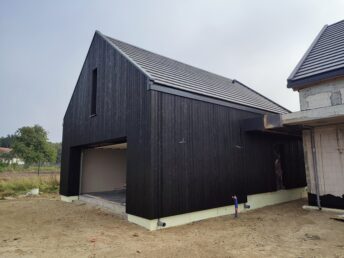 elewacja drewniana garaż deska elewacyjna palona czarna Pracownia Stolarska Latzke