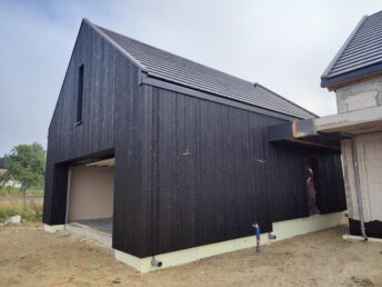 elewacja drewniana garaż deska elewacyjna palona czarna Pracownia Stolarska Latzke