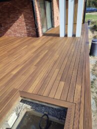 cegła licówka na elewacji taras drewniany z thermo jesionu Pracownia Stolarska Latzke