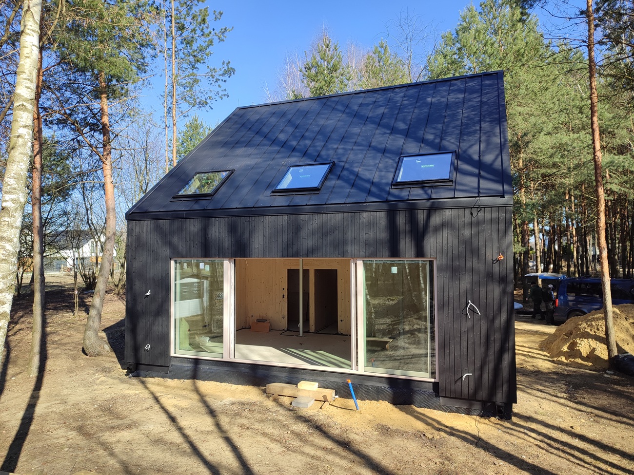 elewacja drewniana wentylowana deska opalana czarna czerń i biel Pracownia Stolarska Latzke