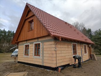 elewacja drewniana malowana drewno świerkowe deski Pracownia Stolarska Latzke